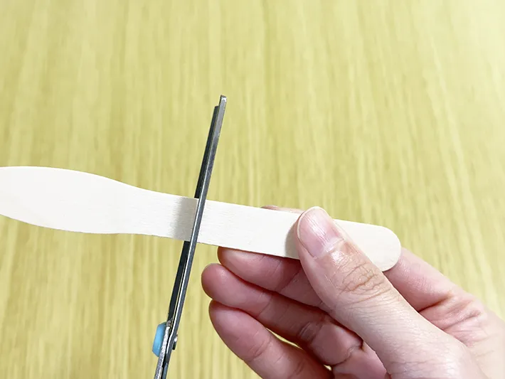 紙コップ2つで作る『小さなペダルつきゴミ箱』の画像（撮影：grapeライフハック編集部）