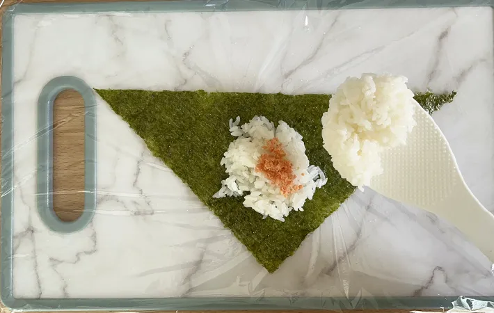 ご飯をのせた海苔の写真（撮影：grapeフード編集部）