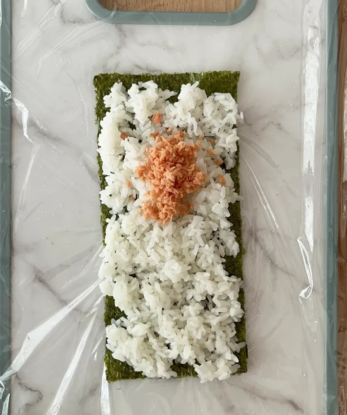 海苔にご飯を敷いた写真（撮影：grapeフード編集部）