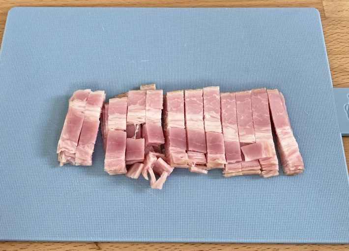 カットしたベーコンの写真（撮影：grapeフード編集部）