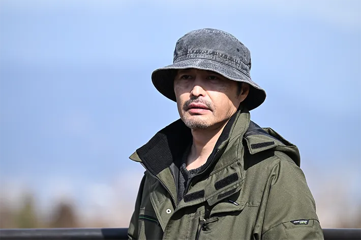 『夫に間違いありません』に出演する安田 顕さんが写る場面写真