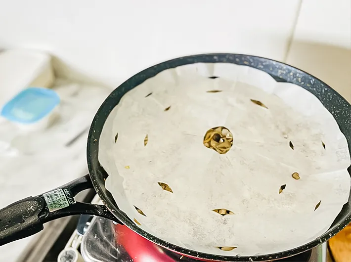 『落とし蓋』にしたクッキングシートの写真