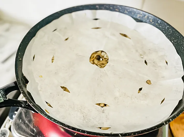 『落とし蓋』にしたクッキングシートの写真