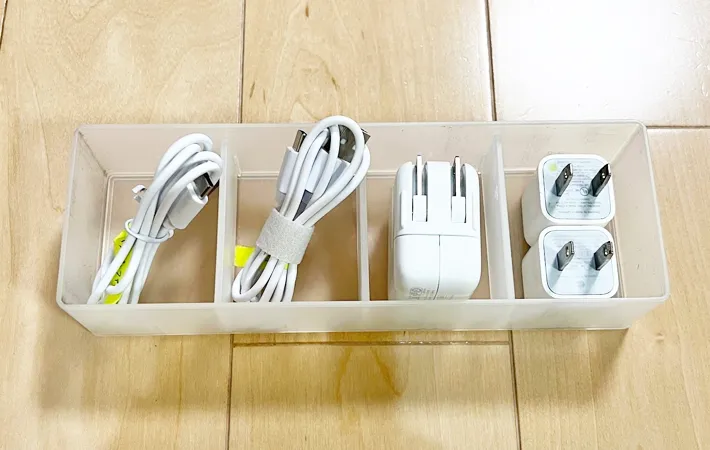 『ポリプロピレンデスク内整理トレー』の使用写真（撮影：Classy Life）