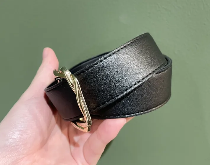 丸めるのに失敗したベルトの写真（撮影：grapeライフハック編集部）