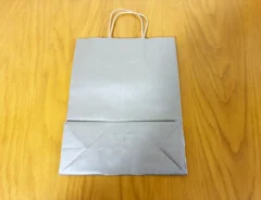 紙袋の活用写真（撮影：grapeライフハック編集部）