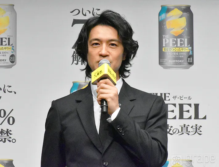 『THE PEEL〈レモン〉ALC.7％』の新テレビCM発表会に登場した斎藤工さん（撮影：grape芸能編集部）