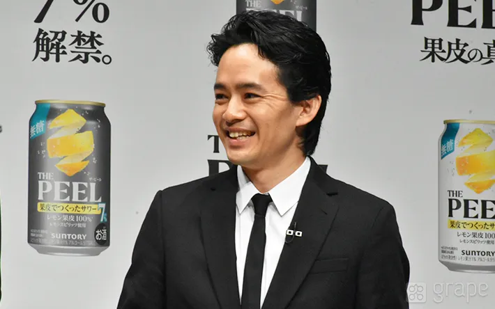 『THE PEEL〈レモン〉ALC.7％』の新テレビCM発表会に登場した池松壮亮さん（撮影：grape芸能編集部）
