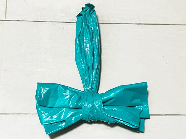 リボン型のレジ袋（撮影：grapeライフハック編集部）