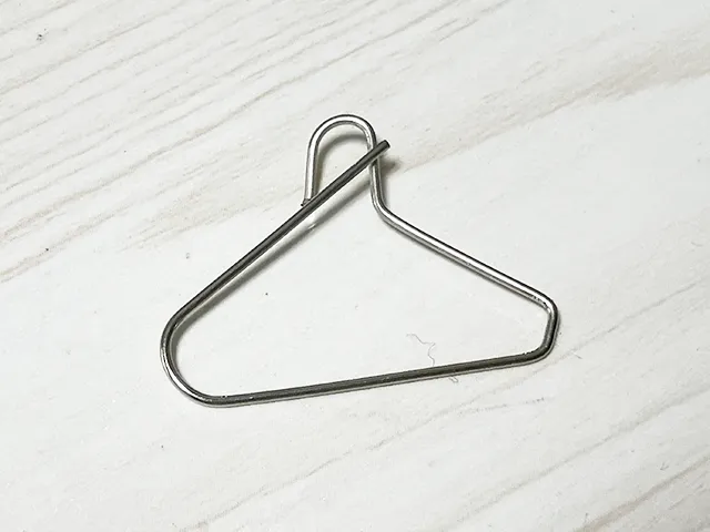 クリップの先端を切った状態（撮影：grapeライフハック編集部）