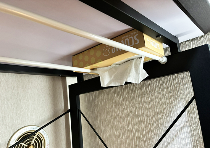 つっぱり棒の活用写真（撮影：grapeライフハック編集部）