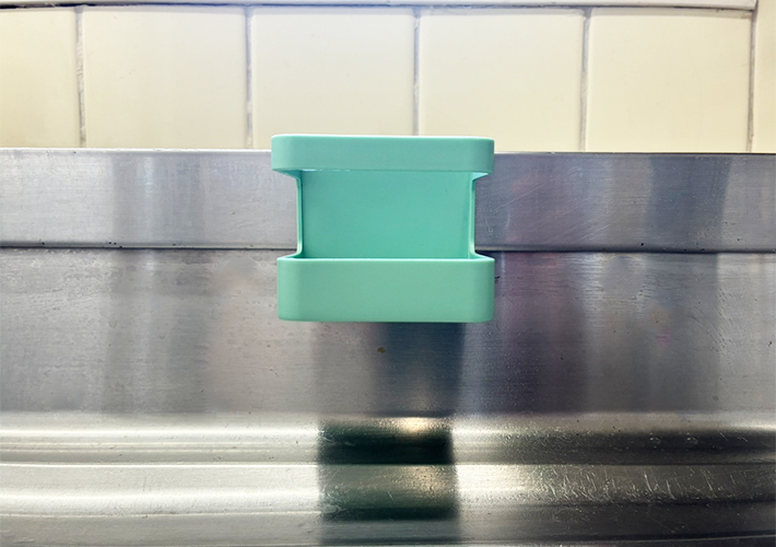 マグネット傘立ての活用写真（撮影：grapeライフハック編集部）