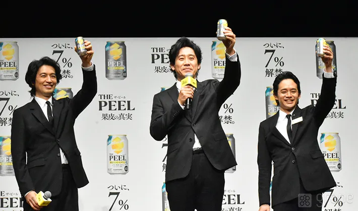 『THE PEEL〈レモン〉ALC.7％』の新テレビCM発表会に登場した斎藤工さん、大泉洋さん、池松壮亮さん（撮影：grape芸能編集部）