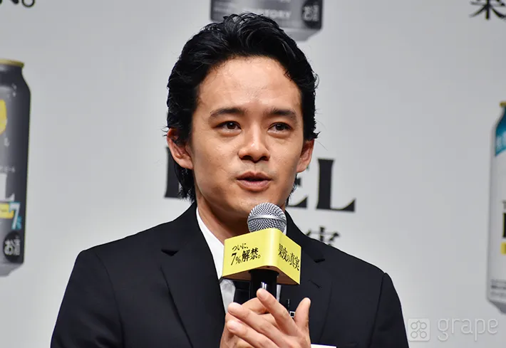 『THE PEEL〈レモン〉ALC.7％』の新テレビCM発表会に登場した池松壮亮さん（撮影：grape芸能編集部）