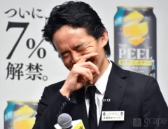 照れる池松壮亮さん（撮影：grape芸能編集部）