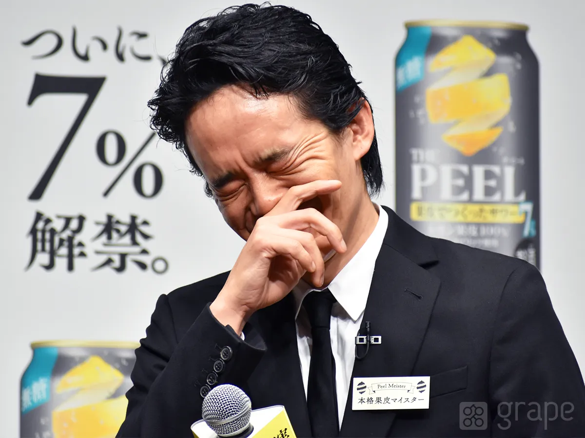 照れる池松壮亮さん(撮影:grape芸能編集部)