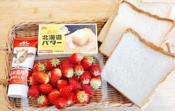 『れん乳いちごトースト』の材料写真（撮影：キジカク）