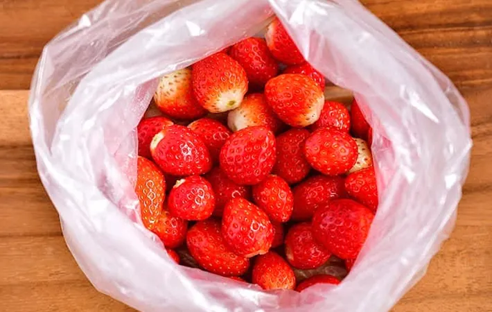 『時短イチゴジャム』を作る写真（撮影：小泉明代）