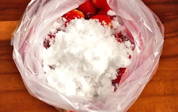 『時短イチゴジャム』を作る写真（撮影：小泉明代）