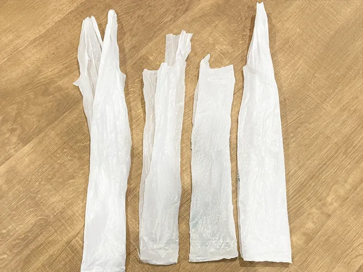 4等分したビニール袋の写真（撮影：grapeライフハック編集部）