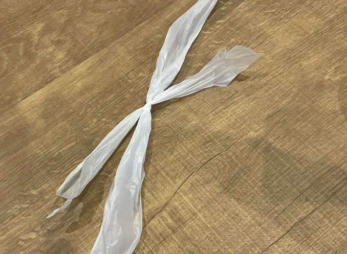 ビニール袋を結んだ写真（撮影：grapeライフハック編集部）