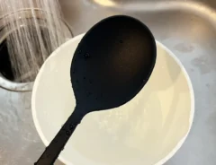 洗ったシリコンスプーンの写真（撮影：grapeライフハック編集部）