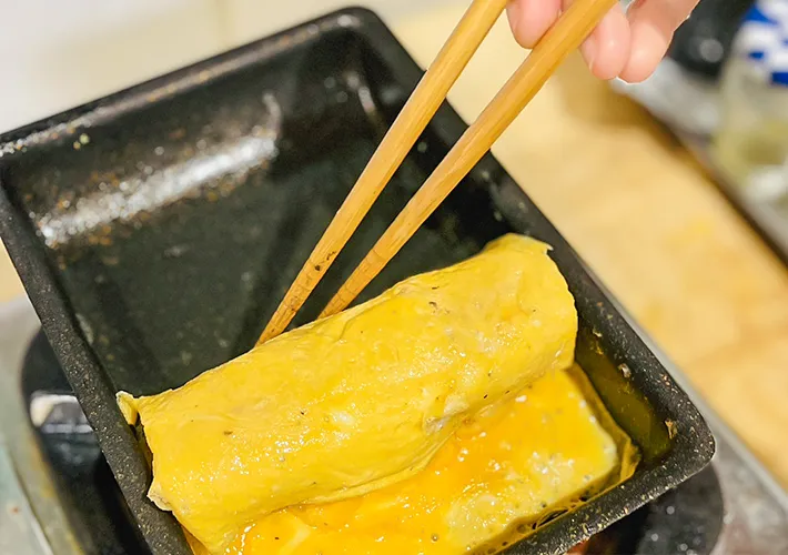『ロールオムライス』を玉子焼き器で作る写真