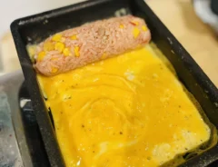 くるくるロールオムライスを作る写真（画像提供：沖多恵子）