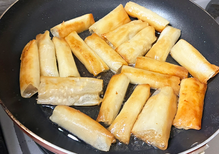 エノキの春巻きレシピの写真（撮影：grapeフード編集部）