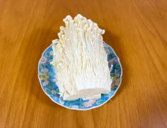 エノキの写真（撮影：grapeフード編集部）