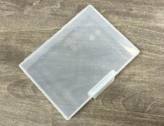 『はがき整理ケース』を机に置いた状態（撮影：grapeライフハック編集部）