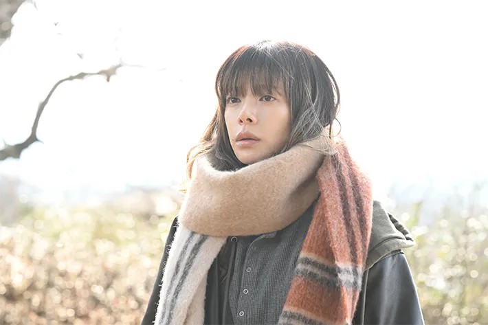 『夫に間違いありません』に出演する桜井ユキさんが写る場面写真