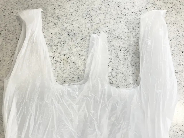 ビニール袋を置いた場面（撮影：grapeライフハック編集部）