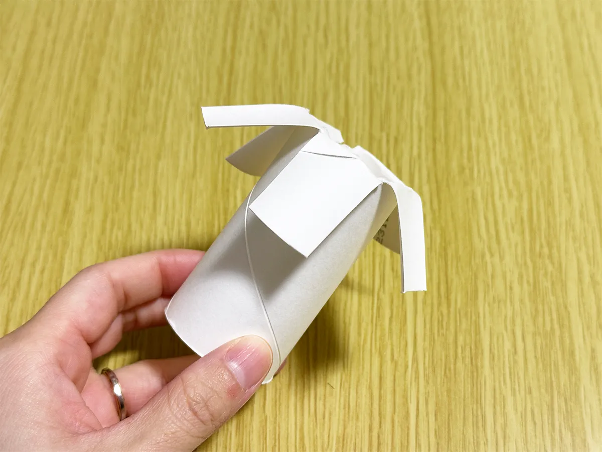 トイレットペーパーの芯をカットした画像（撮影：grapeライフハック編集部）