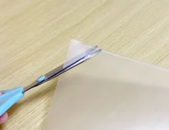 クリアファイルの端を切り落とした画像（撮影：grapeライフハック編集部）