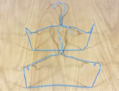 針金ハンガーの活用写真（撮影：grapeライフハック編集部）