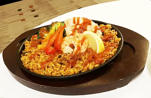 『完全メシ ジャンバラヤ』をうつした場面（撮影：grape芸能編集部）