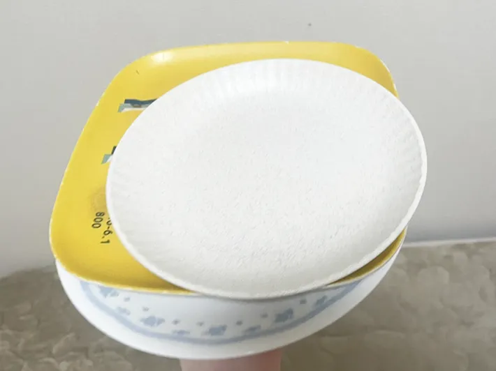 回りながらも安定している皿の写真（撮影：grapeライフハック編集部）