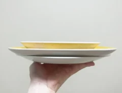 重ねた皿の写真(撮影:grapeライフハック編集部)