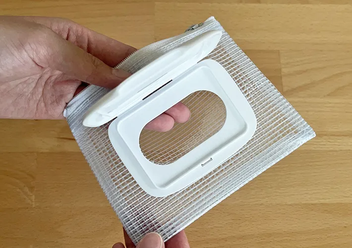ウエットシートの蓋を貼りつけたケースの写真（撮影：grapeライフハック編集部）