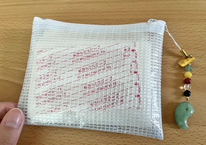 絆創膏を入れたティッシュケースの写真（撮影：grapeライフハック編集部）