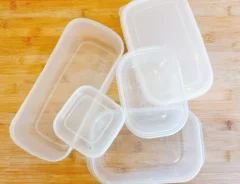 『古くなったタッパー』の写真（撮影：キジカク）