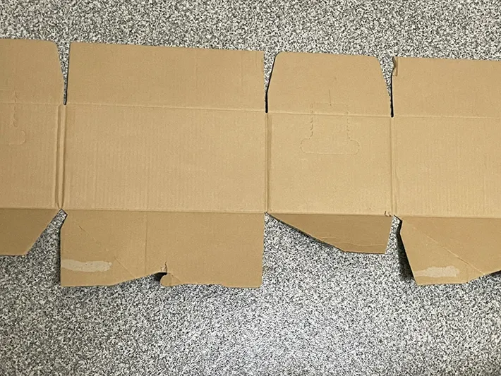 ダンボールを開いた写真（撮影：grapeライフハック編集部）