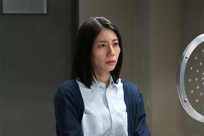 『夫に間違いありません』に出演する松下奈緒さんが写る場面写真