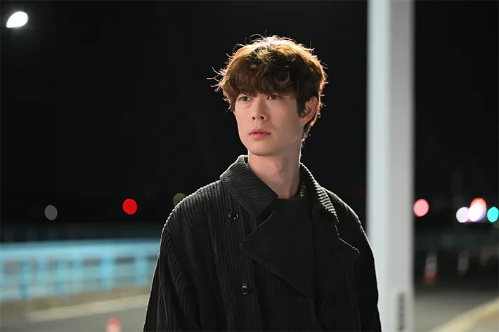 『夫に間違いありません』に出演する宮沢氷魚さんが写る場面写真