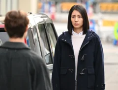 『夫に間違いありません』に出演する松下奈緒さんが写る場面写真