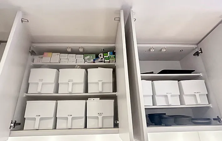 棚に収納されたケースの写真（撮影：Classy Life）