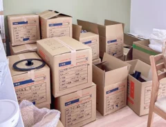 ダンボールの写真（撮影：Classy Life）