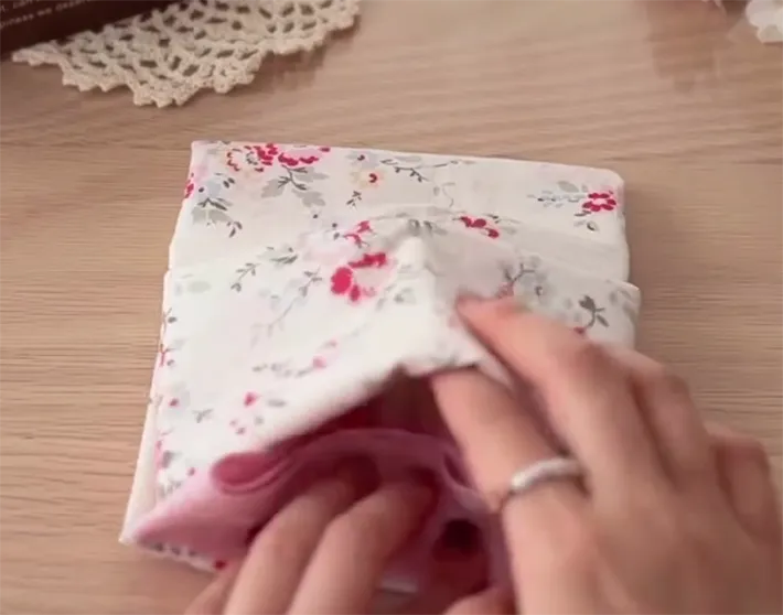 余った部分を中に入れ込む画像