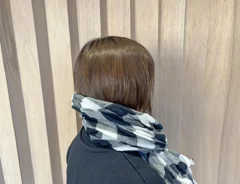 ストールをする人の写真